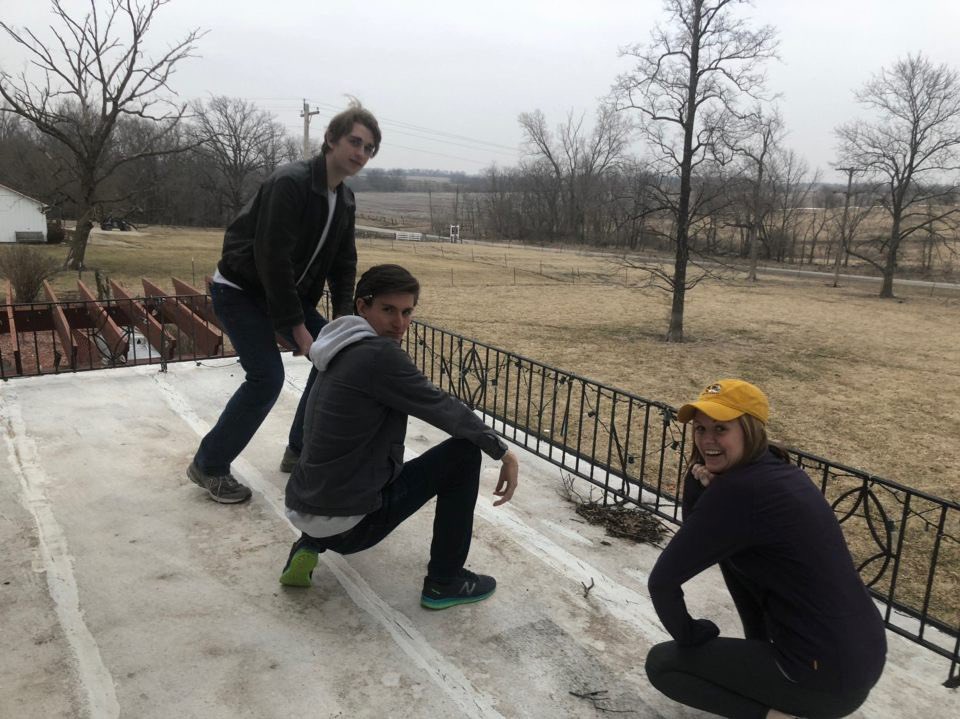 linn_mab's tweet photo. We made it to our site, so of course we had to do a photo shoot! https://t.co/MimVHZp78j