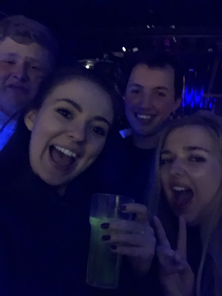 ellen_bethany's tweet photo. #bar_vu https://t.co/dk3OEkTEA2