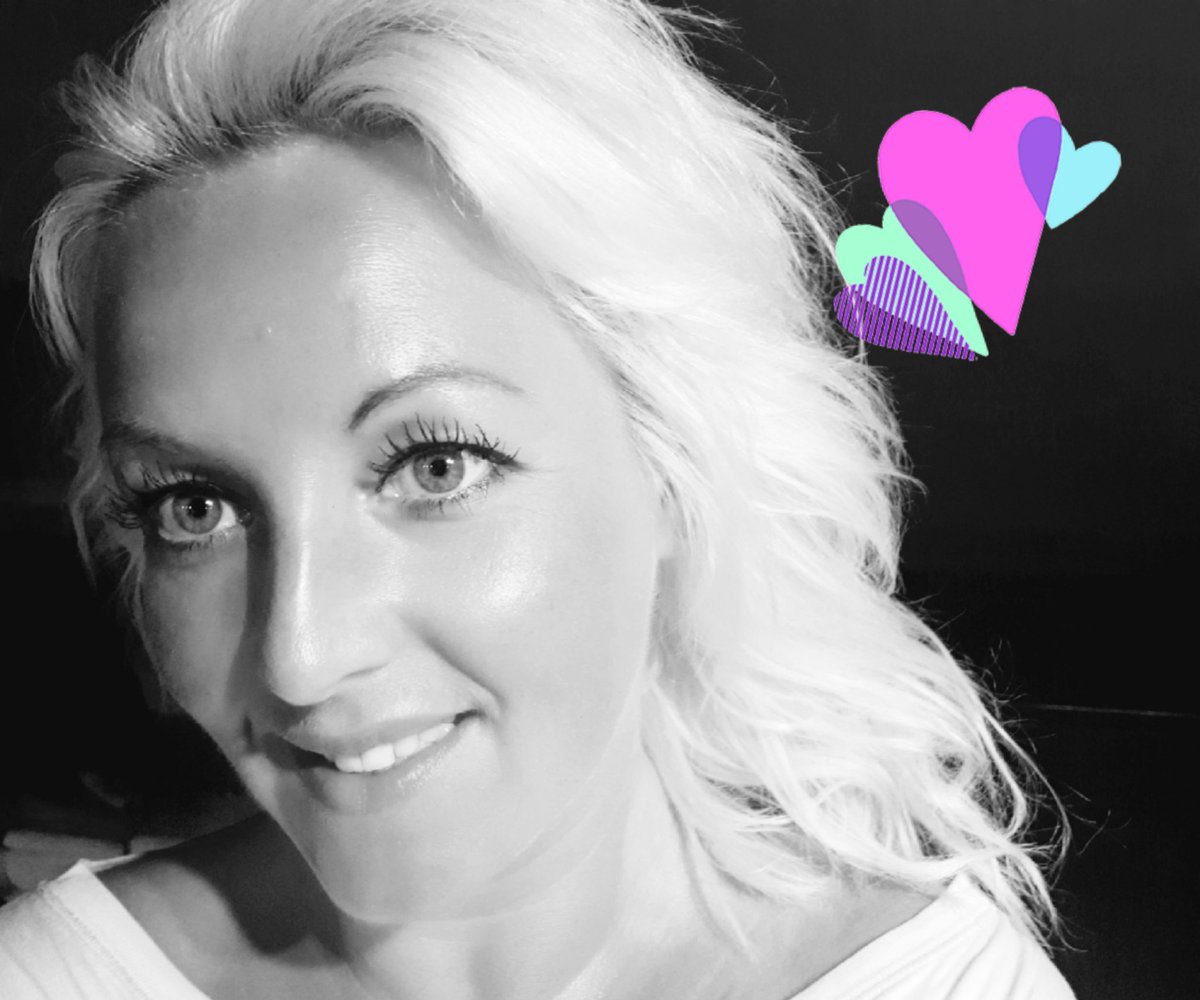 domaradzkaguzik's tweet photo. Drodzy ❤ serdecznie dziękuję za wszystkie życzenia w temacie #DzieńKobiet2019 🌷 i jeśli choć tylko pewna cześć się ich spełni, to będę szczęśliwa 😊 tego szczęścia także i Wam życzę 👍🤩 dobranoc
#TwitterNeverSleeps https://t.co/39MIQ1S12v