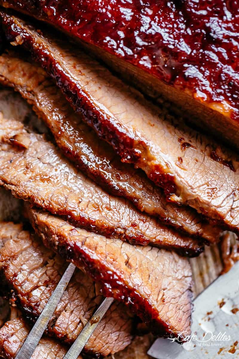 Juicy #beef #brisket cooked low and slow, basted in a mouthwatering #barbecue #sauce with a kick of #garlic and optional heat! #food #recipes #BBQ
cafedelites.com/beef-brisket/