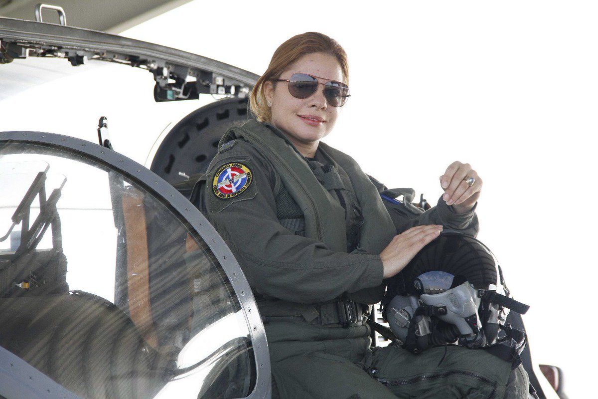 FuerzaAéreaRD on Twitter: "Quintana es la primera mujer piloto de combate de la Fuerza Aérea de República Dominicana. El acto de reconocimiento se llevó a cabo en el Salón Las Cariátides del