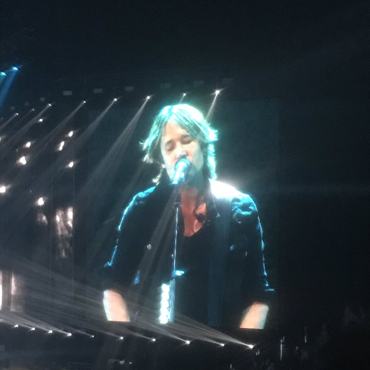 JobiWanKenobi's tweet photo. @KeithUrban rocked it at @TheO2 tonight for @C2Cfestival #C2C2019 headline act. Turns out he’s quite a favourite “waste of time”! @933JAKEFM you are seriously missing out! https://t.co/v1TQ0wXBIX