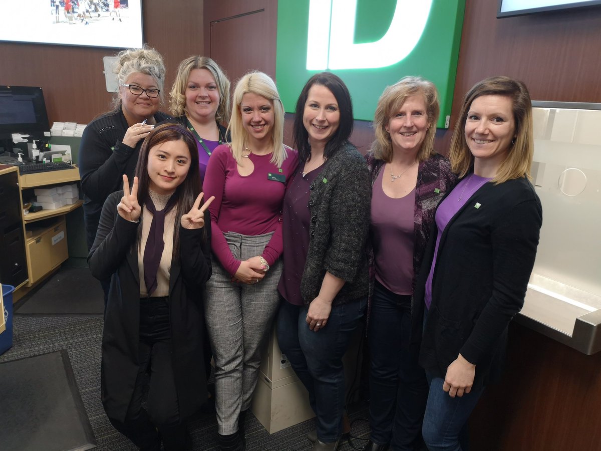 TD Murrayville wearing purple supporting International Women's Day! 💜💜💜  #BalancedForBetter #IWD2109 @CSir_TD