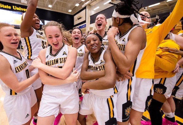 KSUOwlsWBB's tweet photo. Here we go from Stetson π
On the floor to begin the game:
Amani Johnson
Kamiyah Street
Lexi Mann
Alexis Poole
Breanna Hoover
LET'S GO OWLS. πͺ https://t.co/sVmSqFWue8