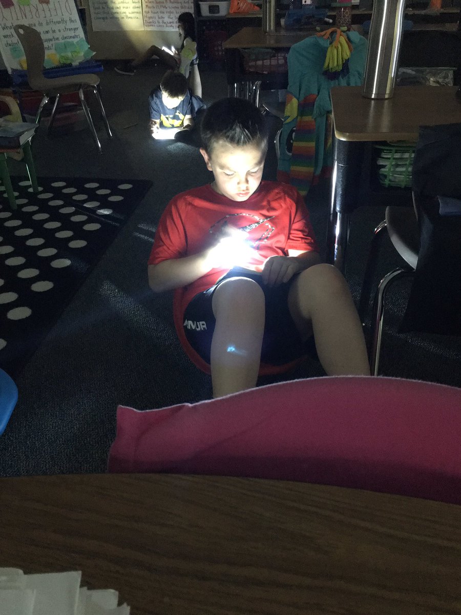 TraciFuentes13's tweet photo. Our first Flashlight Friday was a HUGE hit!!  🔦  #TWEhowl #readingrocks https://t.co/C8LcXCZ3S6