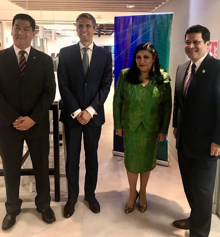 AngeloCaputiO's tweet image. Ayer se inauguraron las nuevas oficinas de #Datafast, en Guayaquil. Esta renovación incluye el cambio del Core transaccional, un Data Center y una nueva imagen corporativa. Felicitaciones Fabricio Franco, Gerente General, y Rodrigo Andrade, Director de Datafast, por su gestión.
