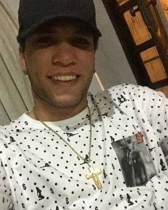 AmbrosiniKevin's tweet photo. Quem conhece um sorriso de verdade sabe que nem todo palhaço é feliz... #eita #segura #surfando 😎💓😲👌 https://t.co/50lrSqRpO3