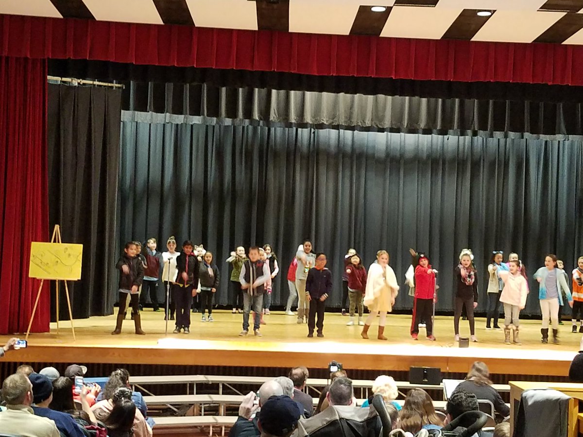 Neshaminy_Jones's tweet photo. Snow Biz . . .  Ferderbar Elementary.   Great singing and dancing.  Nice job.
#NeshaminySD https://t.co/rwUBNwcwo6