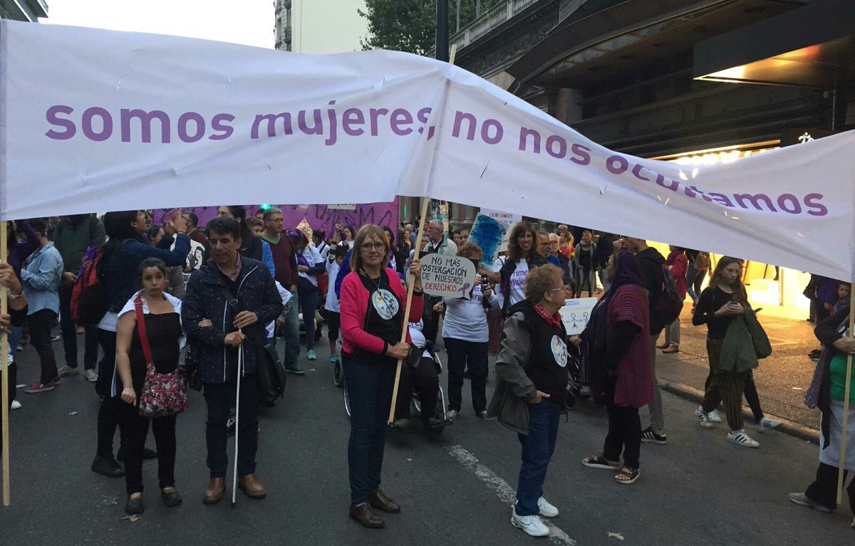 El colectivo Mujeres y Discapacidad marchó este #8M con la consigna «Somos mujeres, no nos ocultamos», en pos de visibilizar la realidad de las mujeres con discapacidad en Uruguay 

#8M2019 #DíadelaMujer #Discapacidad
