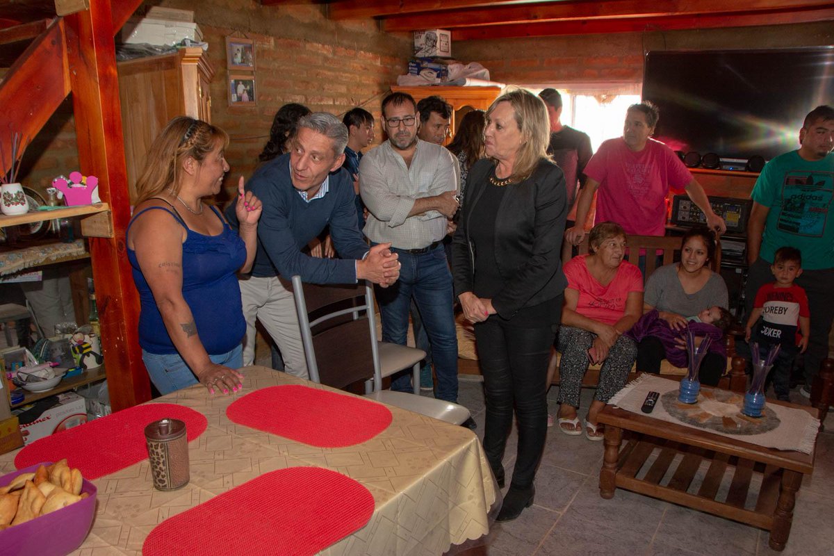 FmMuniRw's tweet image. #Artero y #Arcioni visitaron a vecinos del #Área12 que están próximos a inaugurar el tendido de la #ReddeGas
Info ⬇️⬇️⬇️
prensa.rawson.gov.ar/2019/03/08/art…