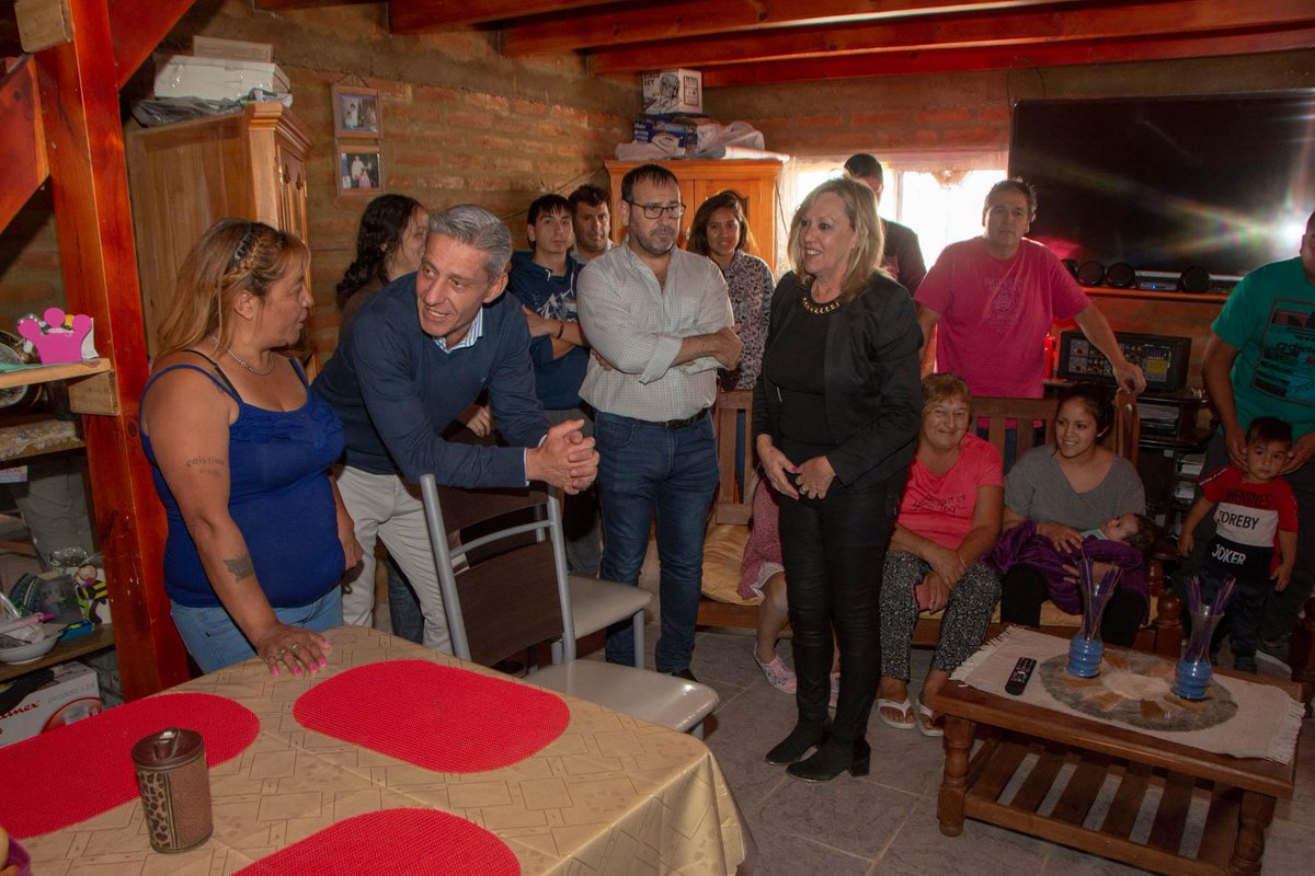 FmMuniRw's tweet image. #Artero y #Arcioni visitaron a vecinos del #Área12 que están próximos a inaugurar el tendido de la #ReddeGas
Info ⬇️⬇️⬇️
prensa.rawson.gov.ar/2019/03/08/art…