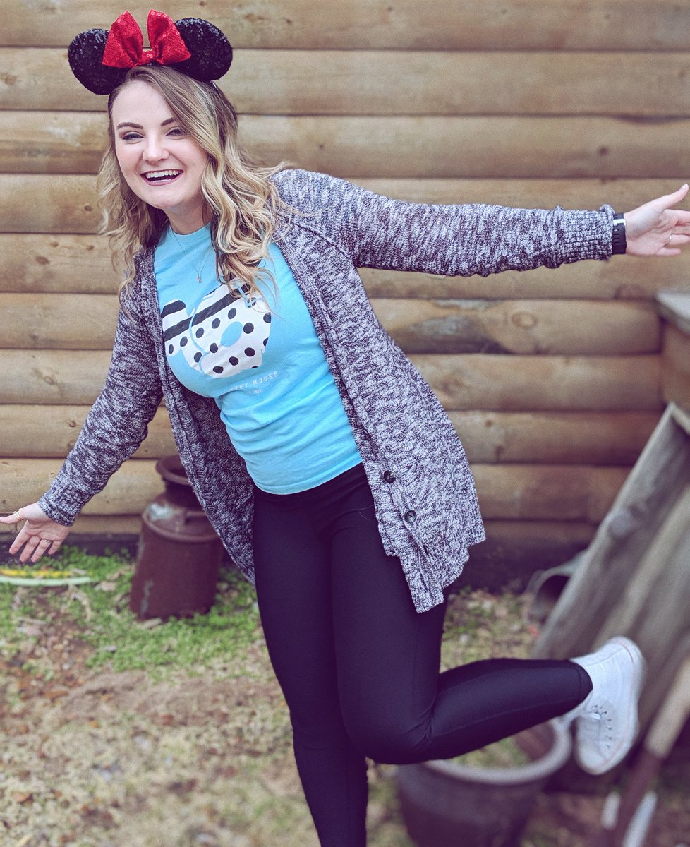pay1510's tweet photo. I am so so excited to announce that I've accepted an offer with the Walt Disney company for the fall 2019 Disney College Program! I'm so grateful for this opportunity and ready to pass on all of the Disney magic that I received as a kid. ✨🎇✨
#disneycollegeprogram2019 https://t.co/y6zlDNHmMW