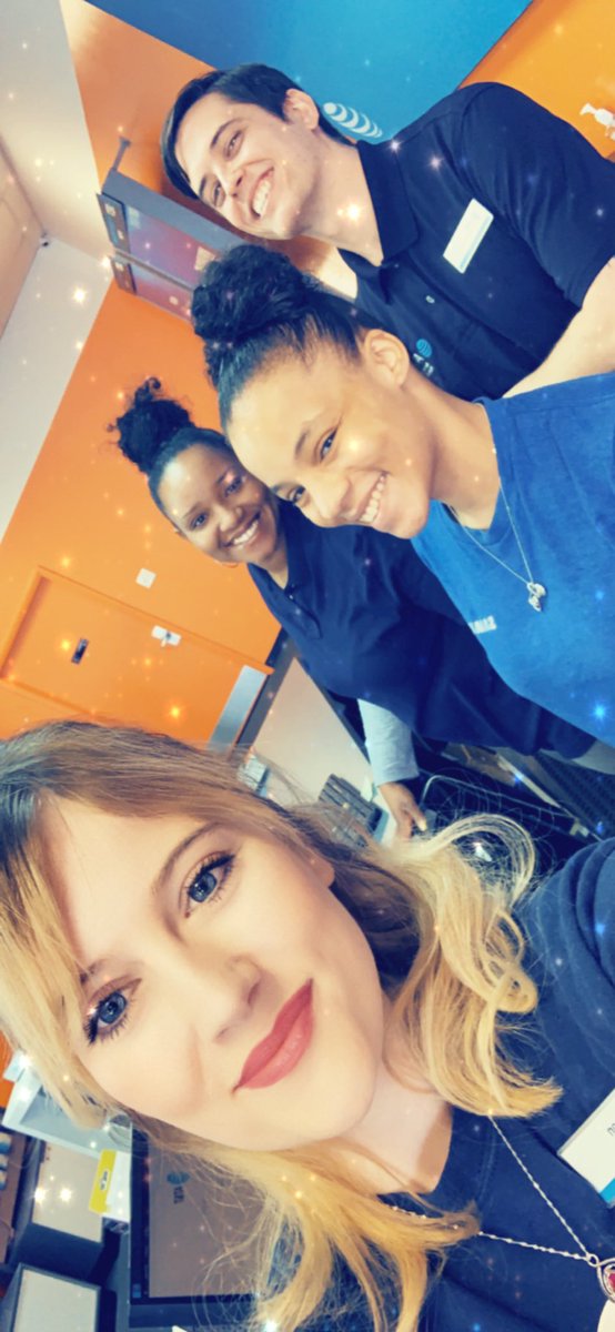 BlishMadison's tweet photo. Hanging with The Hope Mills crew we are on fire for Premium TV and Protection!!!Coming in hot with a 2/12 ๐๐ป๐๐ป#EastIgnite2019 #IgniteFriday #theforce #TeamKeilingIt @calebnjohnston @GKeiling @404girl @AdamMRagab https://t.co/2jsKKgc74I