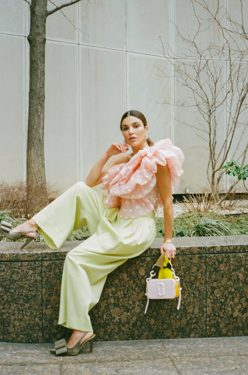 marcjacobs's tweet photo. Negin Mirsalehi spotted with THE CERAMIC SNAPSHOT MARC JACOBS in Blush 🌷 #MJSnapshot #MJSS19 https://t.co/rrG2FzbqZV