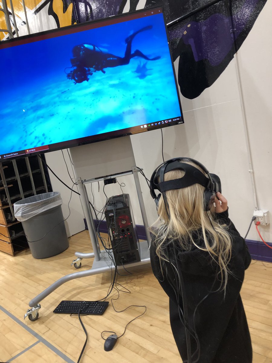 FSUSDVR's tweet photo. Kicking off another year at the @FairfieldSuisun Science Fair! Come check out all the amazing projects as well as a VR Shark Experience! 😁 https://t.co/QnTgCjjqVY