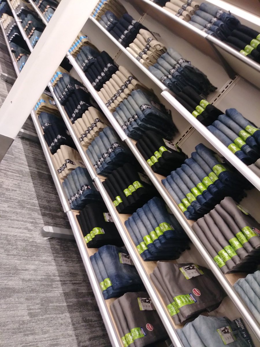 This is what happen when your ETL-Style and TL-Softlines redo the mens jeans wall!! 
#T2145Denton
#Clarrisa
#Vicki
#SoftlinesRocks