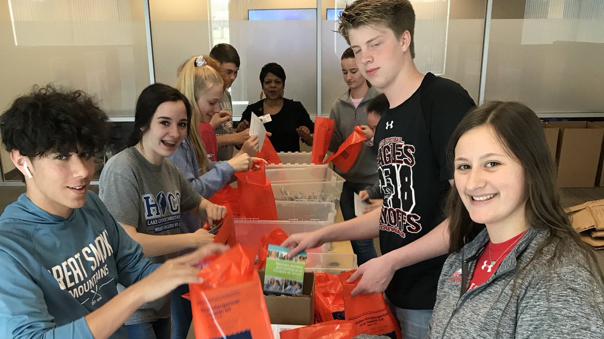 LCCSEagles's tweet photo. High school students enjoyed several local outreach opportunities this week. ❤️🦅  #missiondays #lccseagles https://t.co/54hyDww8Ps