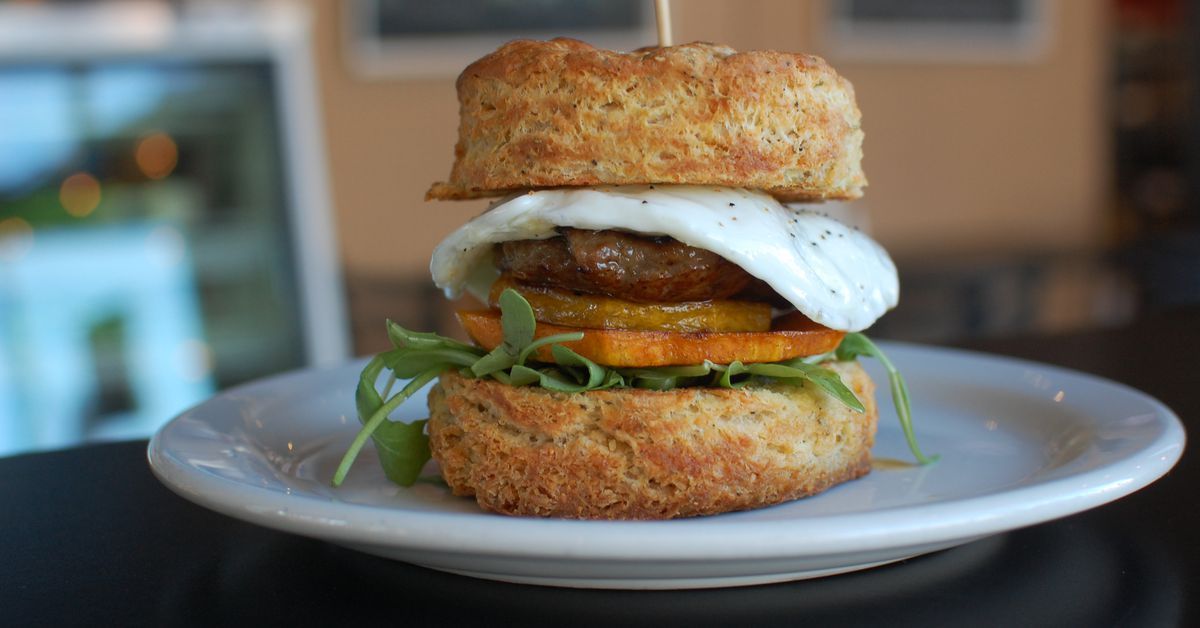 madronecomm's tweet photo. #Portland's best #breakfast sandwiches...to grab on your way to work, or just whenever! https://t.co/uCzMUP5kbX @eaterpdx #PortlandFoodie https://t.co/xiepnzctUO