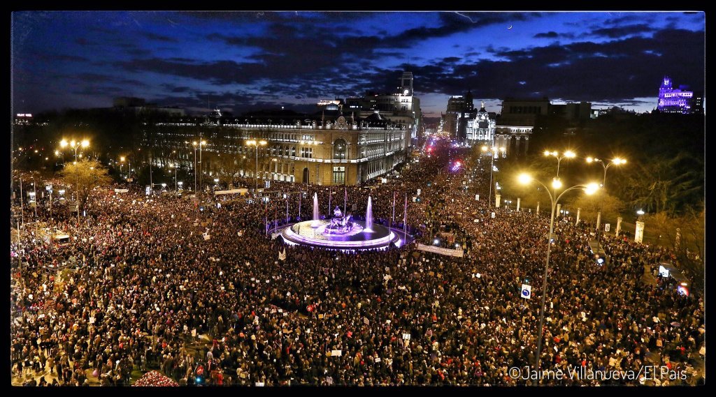 Clara_Begar's tweet photo. Lo hemos conseguido. Hemos hecho historia otra vez. Todas juntas, feministas siempre. Seguimos💪 #8M #HuelgaFeminista2019 https://t.co/Mib5dB4nhS