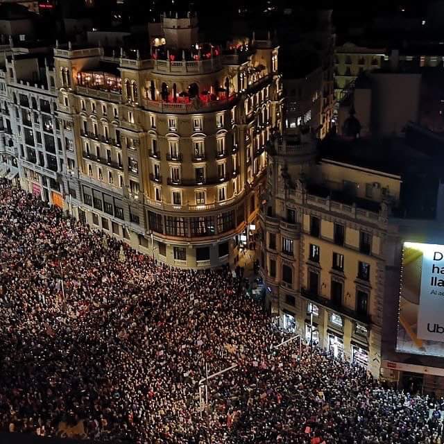 Letrasfeminist's tweet photo. Esto era Madrid hoy, como el resto de España y otras partes del mundo.
Gracias.
#8m #8M2019 #HuelgaFeminista2019 #InternationalWomensDay https://t.co/UUCU002ike