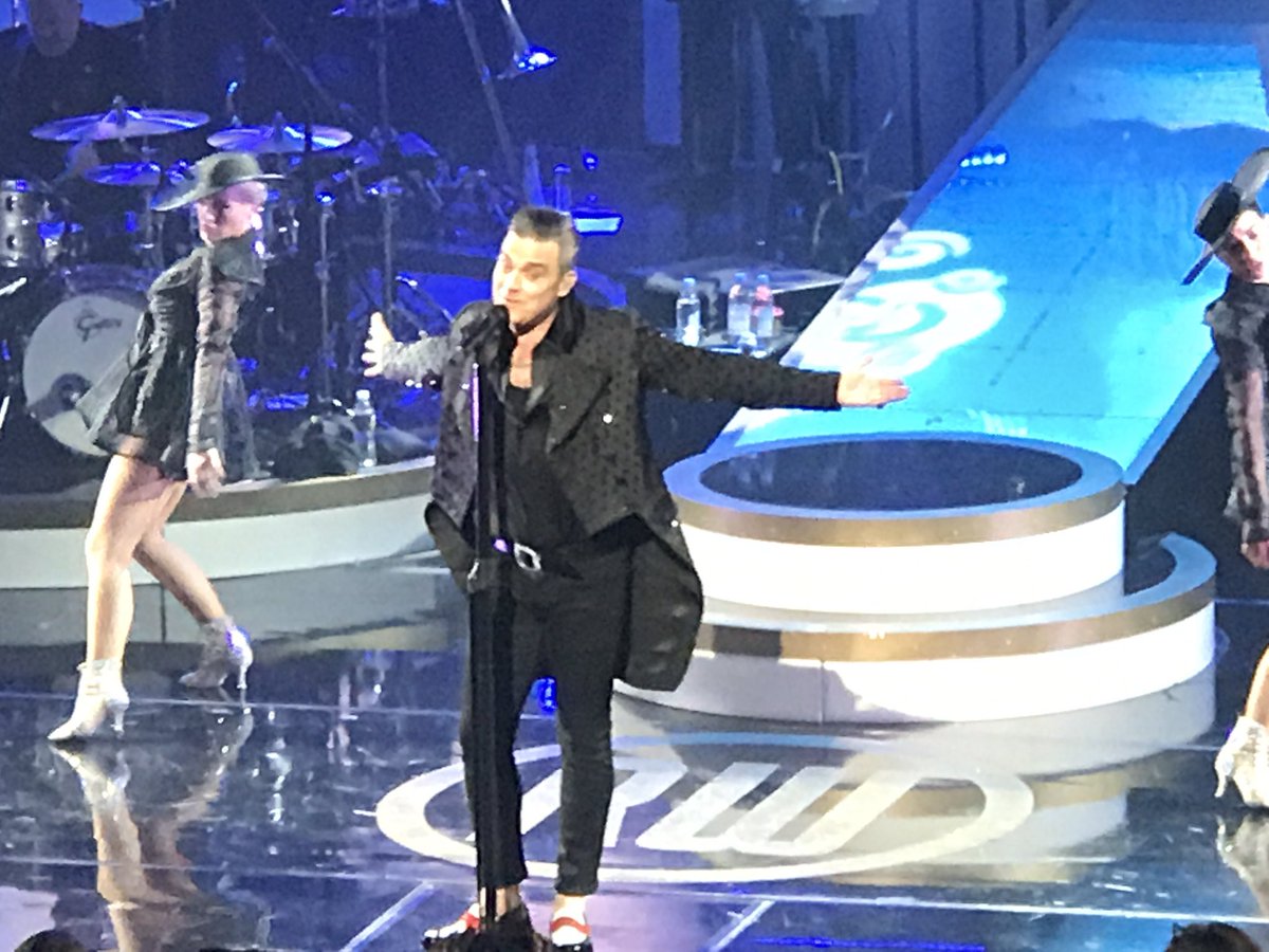 GaryLovini's tweet image. #robbiewilliams #liveinvegas #awesomeshow #trueshowman #openingnight