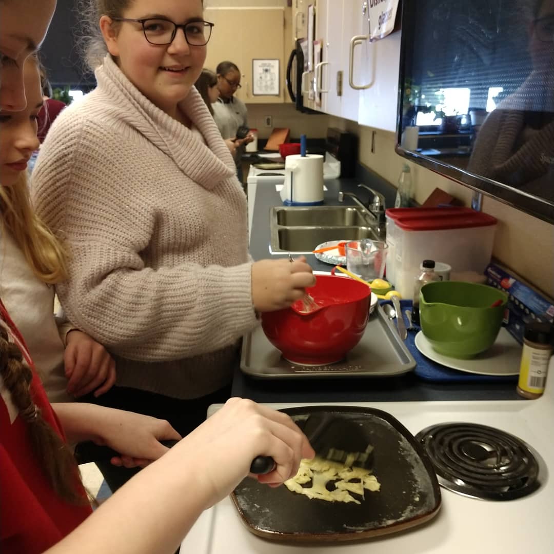 SEMSEDeutsch's tweet photo. Future crêpe chefs? #ForeignLanguage https://t.co/SB8p6bOvk6