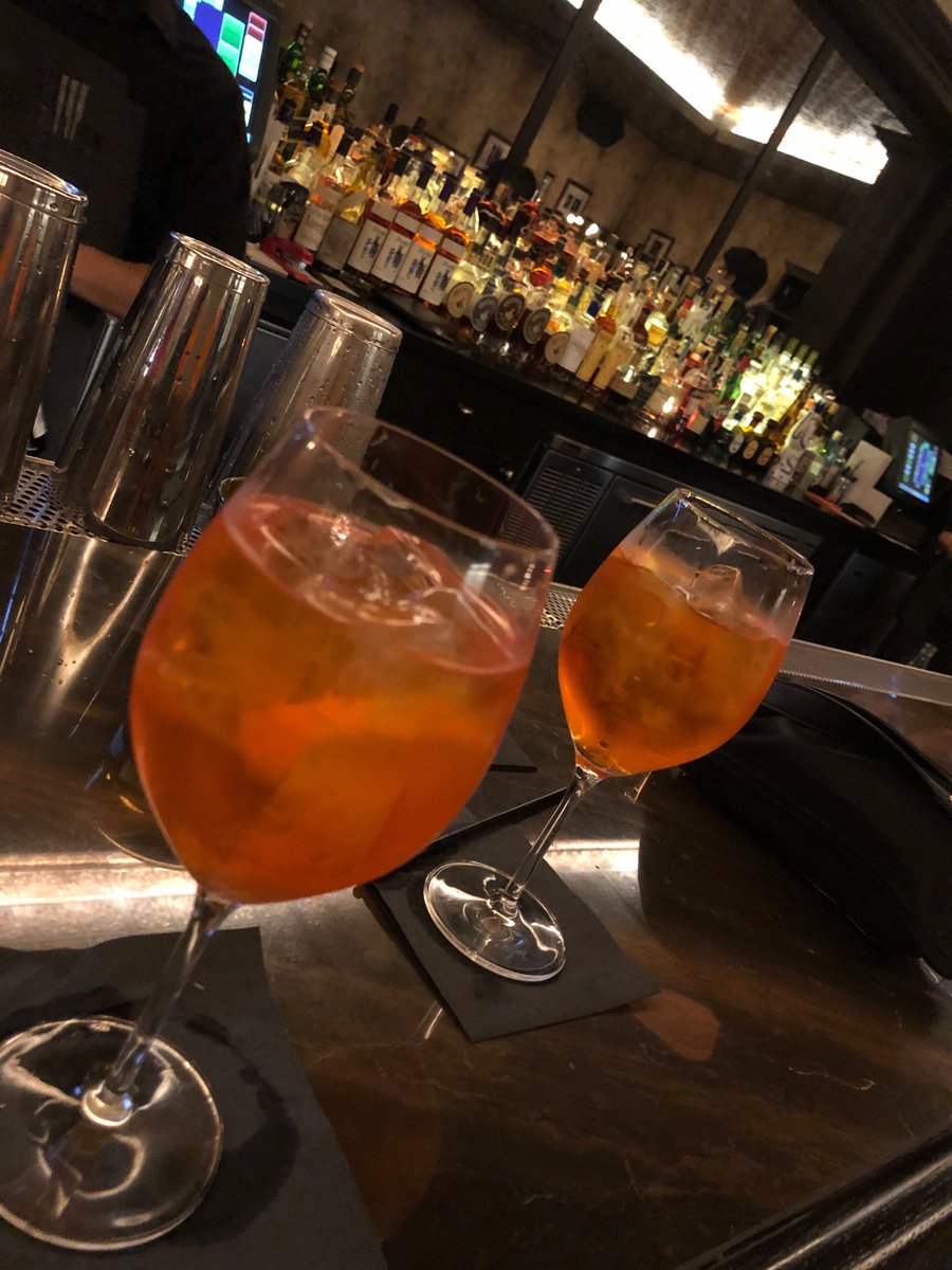 MuzicIzMyDrug's tweet photo. .@MendezMusings When you don’t know what to drink...#spritz! #fridaynightoff #sommlife #farewelltour #10daysout #illpackeventually https://t.co/2zsaUW2qaA