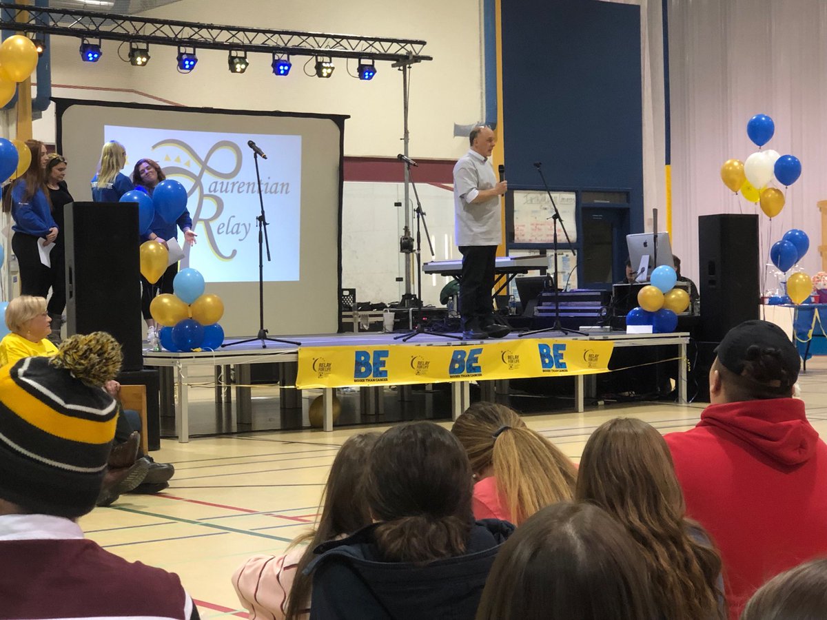 AlexFreedman40's tweet photo. Be bigger than cancer.  ⁦@LaurentianU⁩ students and president ⁦@PierreZundel⁩ stand up to support victims, survivors and all who are touched by ⁦@CCSSudbury⁩. #relayforlife https://t.co/HtcQc3KfZ3