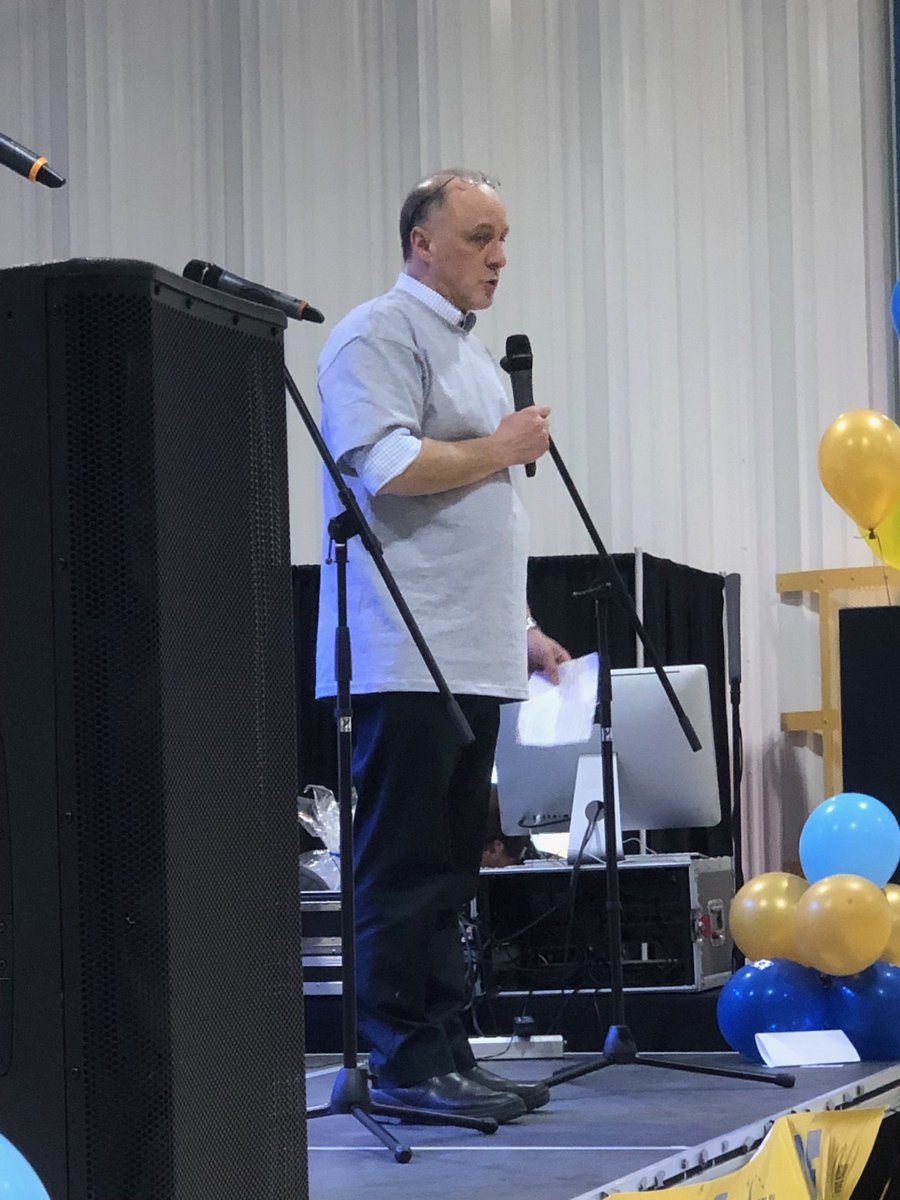 AlexFreedman40's tweet photo. Be bigger than cancer.  ⁦@LaurentianU⁩ students and president ⁦@PierreZundel⁩ stand up to support victims, survivors and all who are touched by ⁦@CCSSudbury⁩. #relayforlife https://t.co/HtcQc3KfZ3