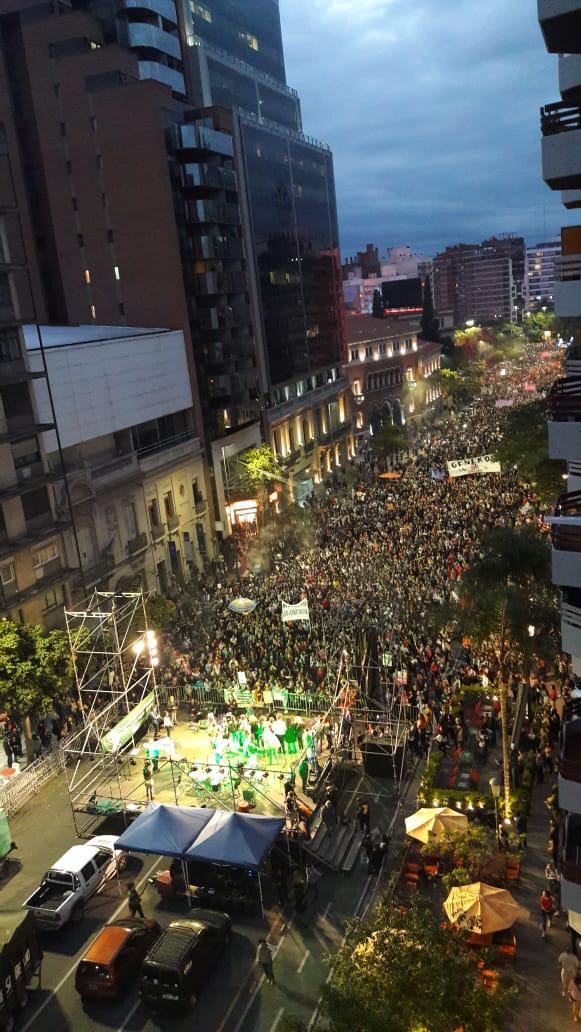 andres_oliva's tweet photo. #8M en Córdoba ♀️💜💚💜

Miles de mujeres se movilizaron en el #DiaDeLaMujer #8M2019 https://t.co/JcvkzQ3cxU
