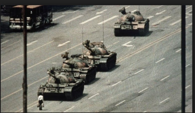 Bush41Again's tweet photo. JUNE 5, 1989: A brave lone Chinese citizen stands against a row of tanks, as the government sends troops in to slaughter thousands of innocent people. 

A sad day in history. https://t.co/FFNI1Ub8K2