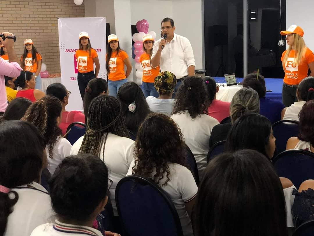 Federmanvizcai's tweet photo. Nos reímos, compartimos y disfrutamos junt@s en este día tan importante para tod@s. Sólo queda agradecerles por el apoyo brindado y saber que continuamos #AvanzandoConFe
#FedermanVizcaino
#AvanzamosConFe
#Soledad2019
#FelizDiaDeLaMujer
#DiaDeLaMujer https://t.co/vHQZCfFSFx