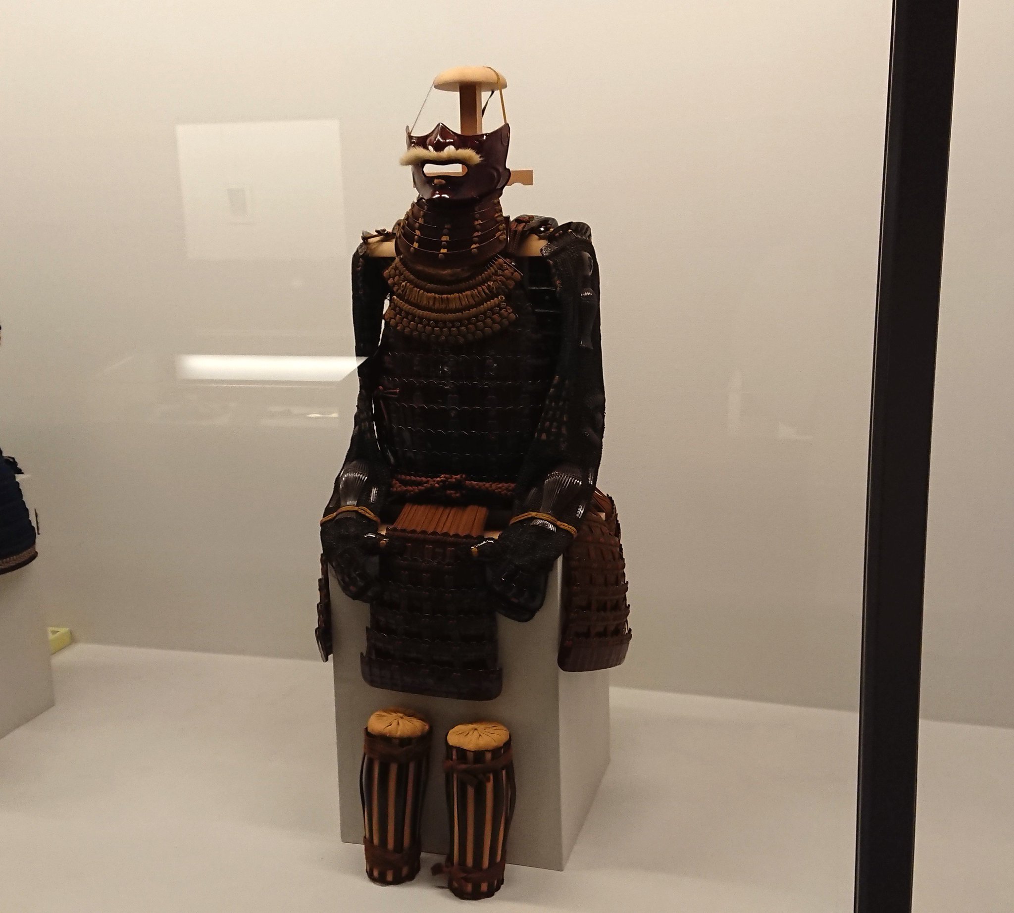 【図録】久能山東照宮博物館一〇〇選 ●馬面 兜 甲冑 鎧 具足 腹巻き 胴丸 刀剣 太刀 短刀 家康の愛刀・ソハヤノツルキ 鐔 蒔絵刀箱 硯箱