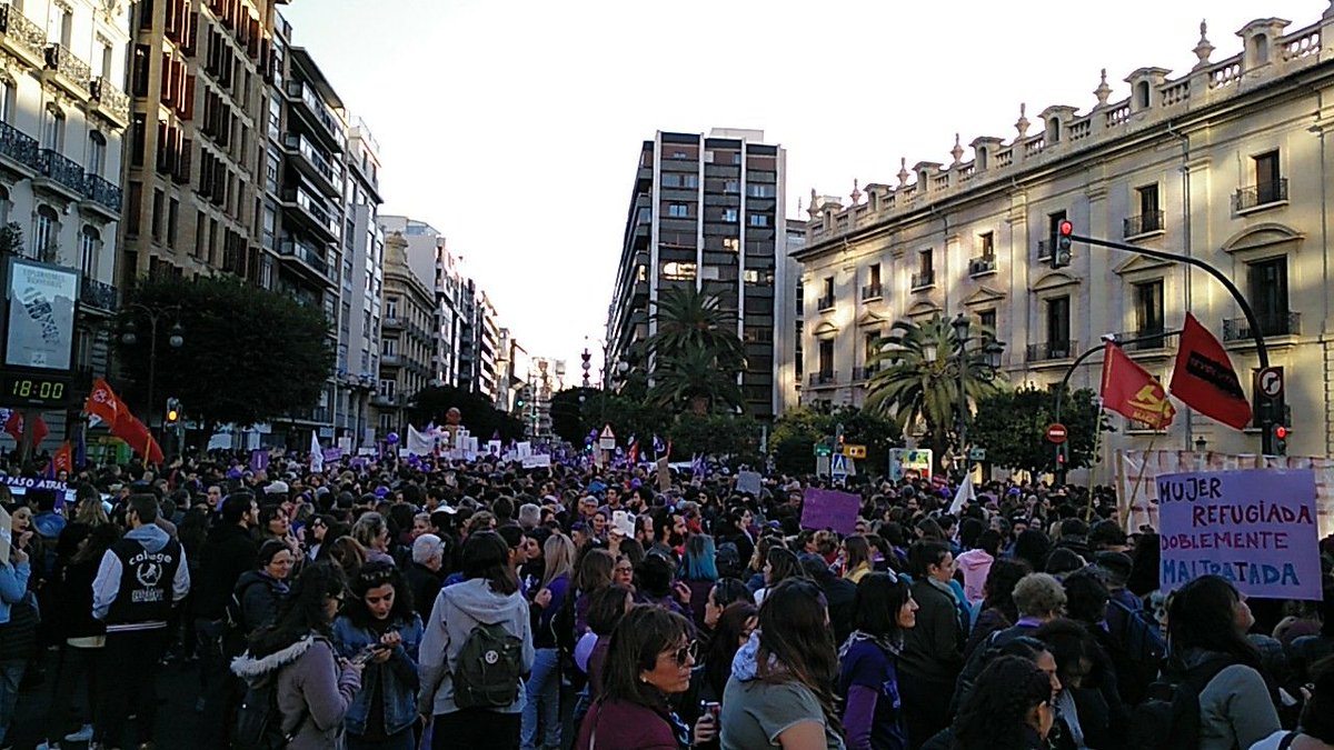 Escamot_Colect's tweet photo. 🗣️Per la llibertat de totes, contra la feminització de la pobresa i la violència masclista! Feminisme Sense Rebaixes, Vaga de Dones!✊🏽✊🏿
👉🏽Manifestació a València.🦇
#Feminisme #Lescamot #Carcaixent #LaRibera https://t.co/pmmzIohqpF