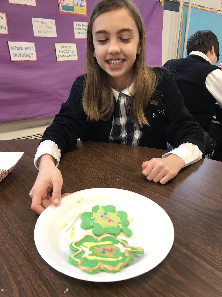MsLaufenberg's tweet photo. More cookies! #sjs #saintjeromeschool https://t.co/mC7FJdrfUi