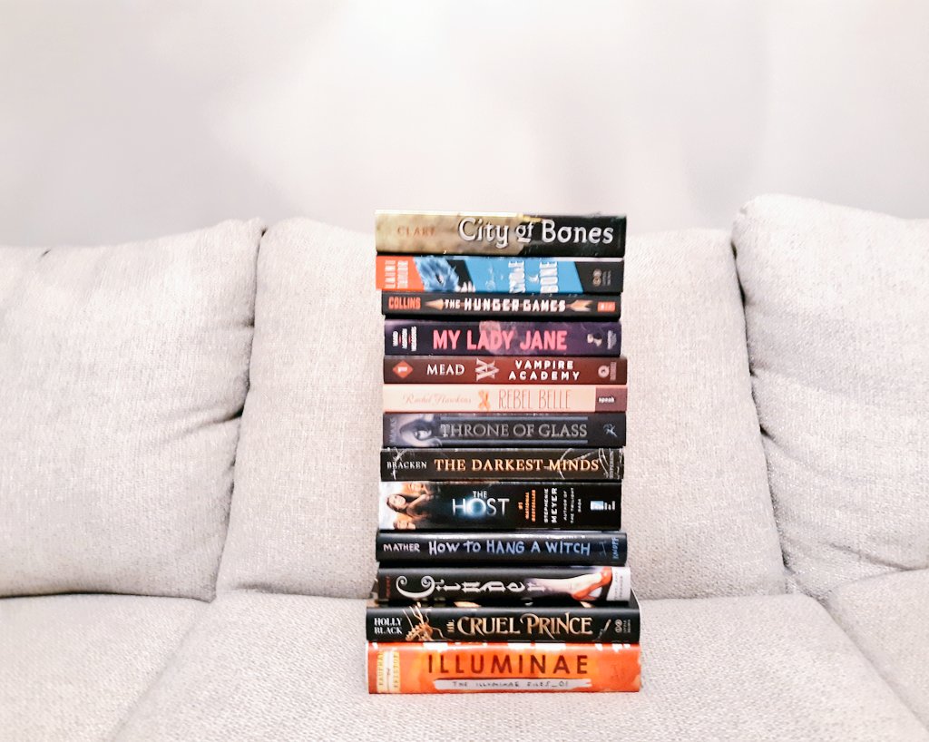 aebbooks26's tweet photo. Happy #InternationalWomensDay 
Here are 50 YA books from lots of different genres that all shine a spotlight on really amazing teenage girls: https://t.co/qfcN3xrtkn