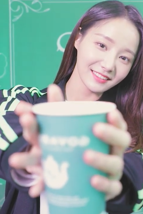 Dizshouldbegood's tweet photo. From #WelcometoMomoland to #FuntotheWorld then now -- #ShowMe , OMG I  feel old BUT who cares..  I'm so proud being a long time merrry! ✊ AND I'm always excited about @MMLD_Official 🥳🙌👏💓💓💓

#MOMOLAND #MomolandIsComingBack #MomolandComeback https://t.co/TXFfxwmjLF