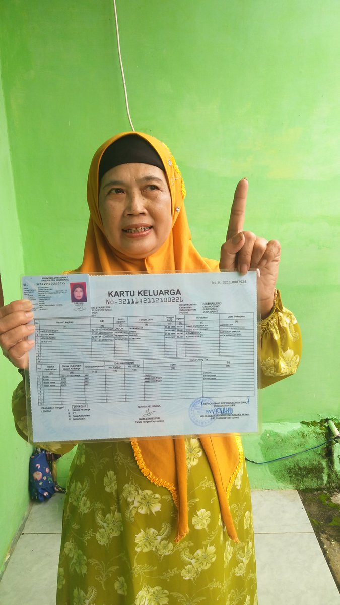 Kangzoelfikar's tweet photo. Kami sekeluarga memilih pak Jokowi KMA ,agar Indonesia tambah makmur .
@jokowi @Master_C19 @KOPI_KMA @kang_maman72 @ridwankamil @SDNJabar @yosepyusdiana @cakimiNOW @tubagussalim
#01JokowiAmin
#Jamus01
#JabarPilihKyai
#MarufAminAdalahKoentji
#KOPI_KMA https://t.co/hLxpNoHYJW