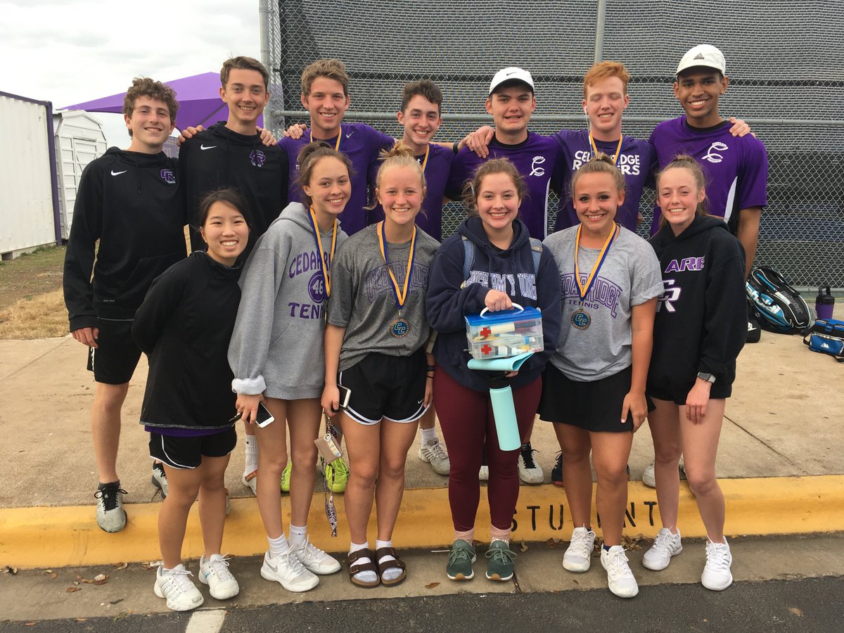CRHSTennis's tweet photo. Good weather😎, great tennis!🎾  #WeAreCR  #GoVarsity https://t.co/iHzKKoGS6S