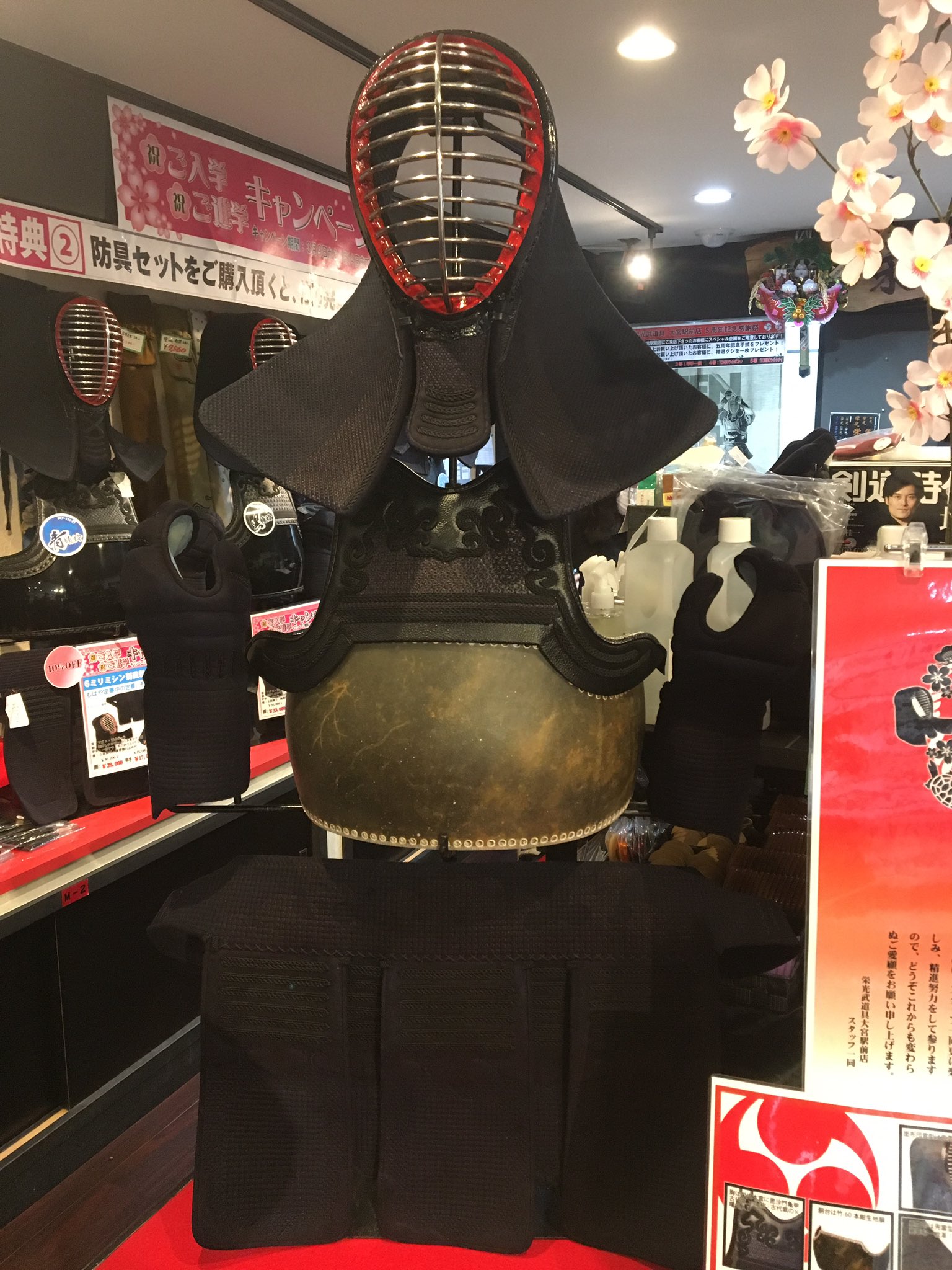 Matsu Sur Twitter 5周年記念防具 巴 ともえ 2 0分総紺革カブト雲型 最近はシンプルな防具ばかりになってしまったので ここであえてカブト雲型です この防具かなりカッコイイ 雰囲気抜群です 栄光武道具 剣道 剣道具 防具 手刺し T Co 2w6i49vyya