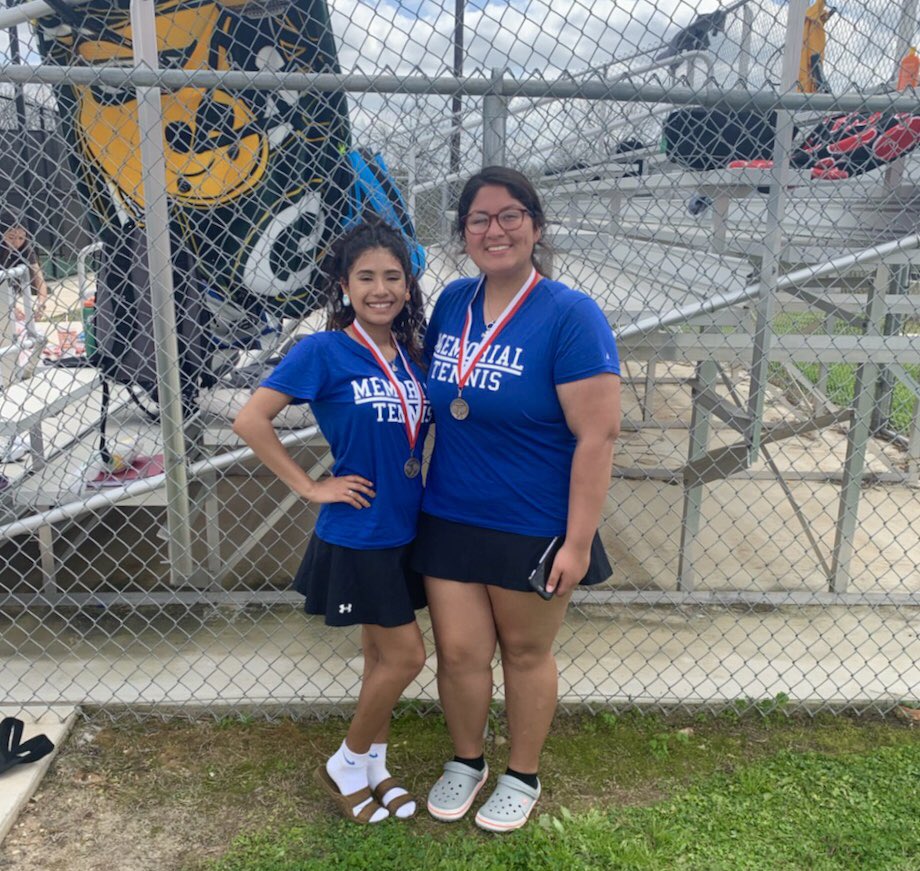 EISDMemorialHS's tweet photo. 🏸Great representation from our girls’ tennis players in today’s Jourdanton Tournament.🎾 #MHSOneTeam #MemorialMinutemen #EISDTennis 

Doubles tennis, 3rd place main draw
Singles, 3rd place main draw https://t.co/9TxPjN05R5