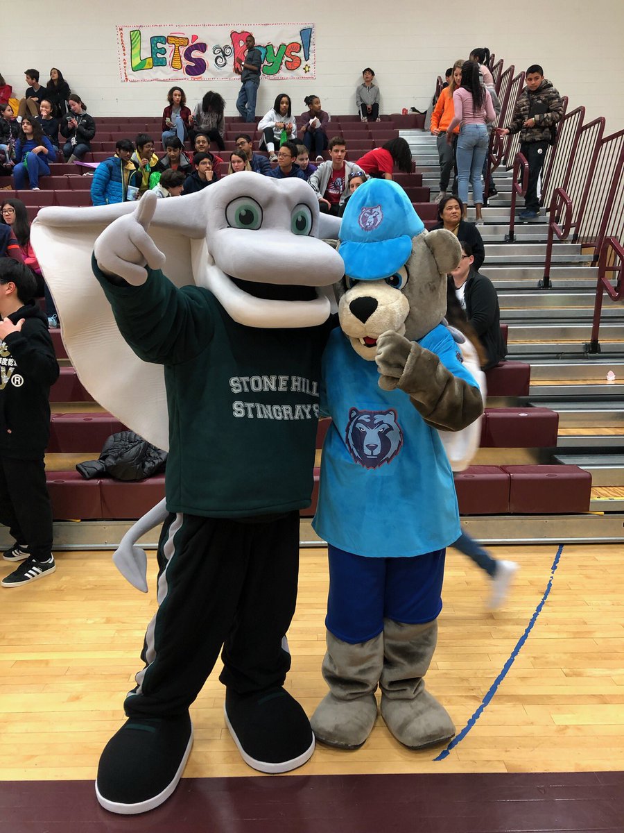 Congratulations to Brambleton on their win tonight!  Great effort by our very own Stingrays!  What a fun community event! ⁦<a href="/StoneHillMiddle/">Stone Hill Middle</a>⁩ ⁦@ShenaIBlcps⁩ ⁦<a href="/EdChiLCPS/">Ed Chi</a>⁩ ⁦<a href="/Royster_SHMS/">Jaclyn Royster</a>⁩ ⁦<a href="/rdawson2213/">Renée M. Dawson</a>⁩ ⁦<a href="/rhrimmel/">Robert Rimmel</a>⁩ ⁩ <a href="/BAM_MS_Official/">Brambleton Middle</a>⁩