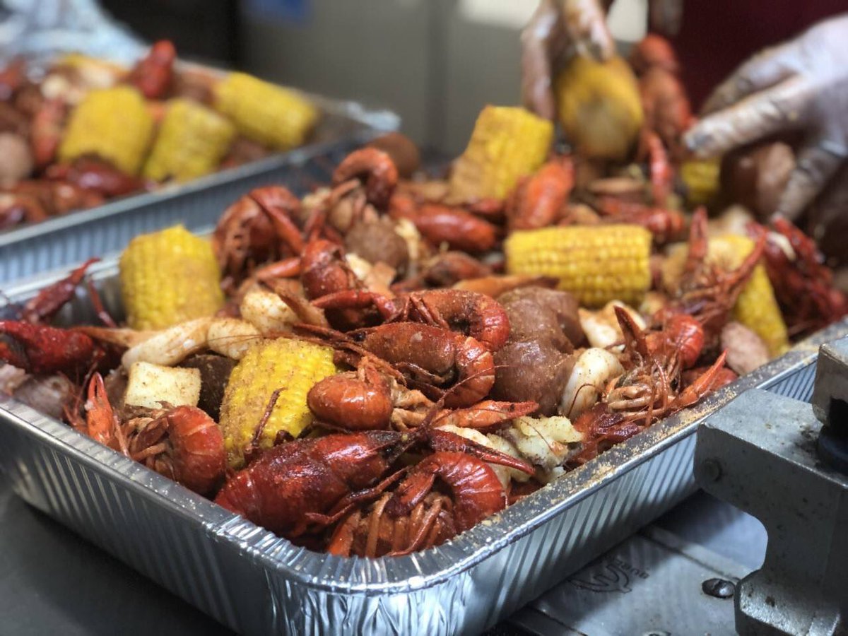 DavilasBBQ's tweet photo. Starting Spring Break?  Hunting for geocaches all over town?  Make it even better with our Crawfish Boil!
You get 1lb of crawfish, a 1/2 pound each of sausage and shrimp, plus new potatoes and corn all for $18.99.  Available all weekend!
#Crawfish #ThingsToDoInSeguin #geocaching https://t.co/OFrLO1gqO4