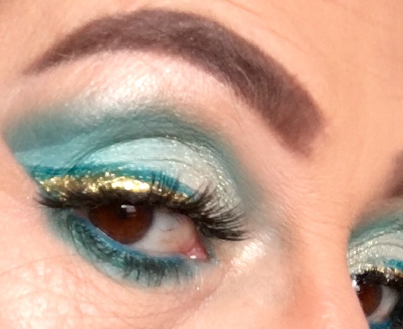 noniesmakeup's tweet photo. @MorpheBrushes 💎 #breakfastattiffaneez (singles) @Jaclynhill #poolparty #jada @Maybelline #tealgalaxy #solargold @jordanamakeup #tantalizingteal @thejunoco 3D-70 lashes https://t.co/BDE7ubvFhD