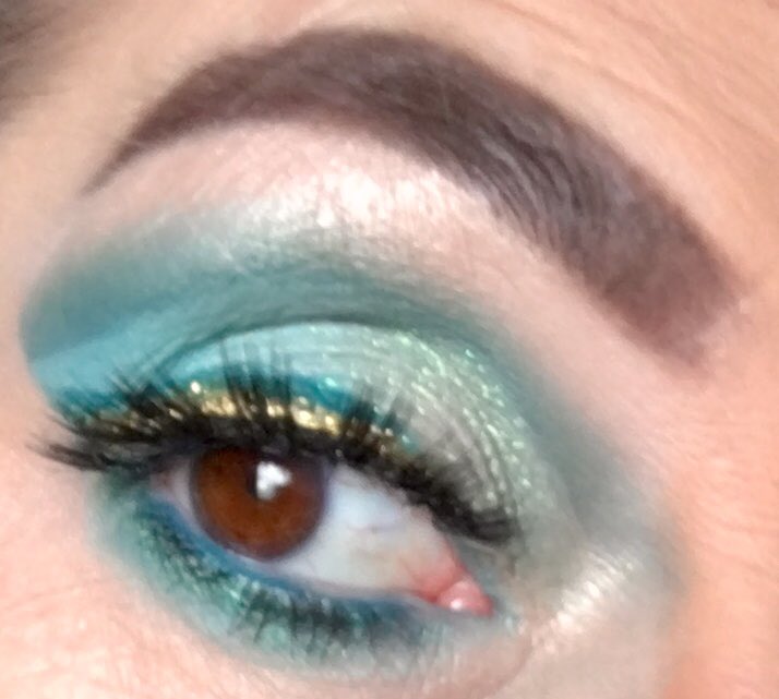 noniesmakeup's tweet photo. @MorpheBrushes 💎 #breakfastattiffaneez (singles) @Jaclynhill #poolparty #jada @Maybelline #tealgalaxy #solargold @jordanamakeup #tantalizingteal @thejunoco 3D-70 lashes https://t.co/BDE7ubvFhD