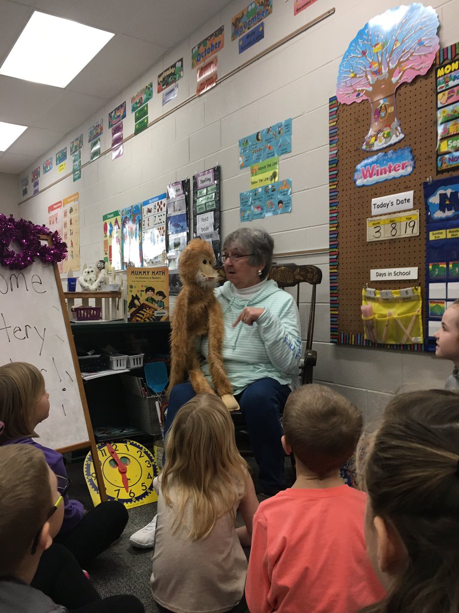 Albersj6's tweet photo. Very special visitor came to our classroom today! Mrs. Judie Braun and Roscoe introduced themselves! Thanks again Mrs Braun! #FRindians https://t.co/bmzRLgq8QV