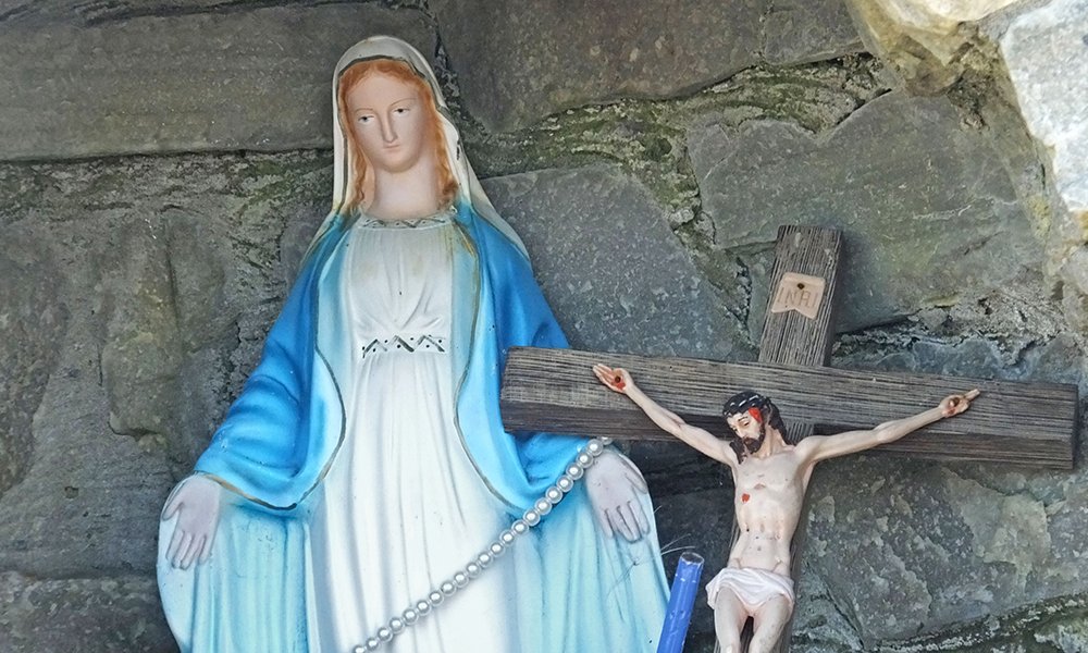 OSV's tweet image. Ever wonder how to dispose of blessed items? Here you go 👉 ow.ly/akzx50mH91v

#catholicliving #howtocatholic #simplycatholic