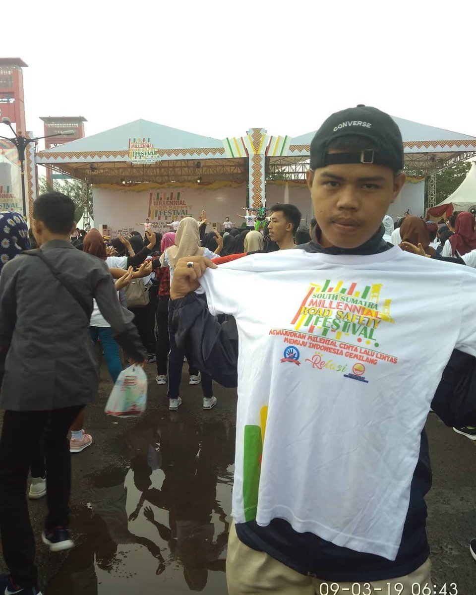 PSsumsel's tweet photo. Antusias masyarakat kota Palembang menghadiri Millenial Road Safety Festival Palembang, 9 Maret 2019. https://t.co/SinaHDd7M4