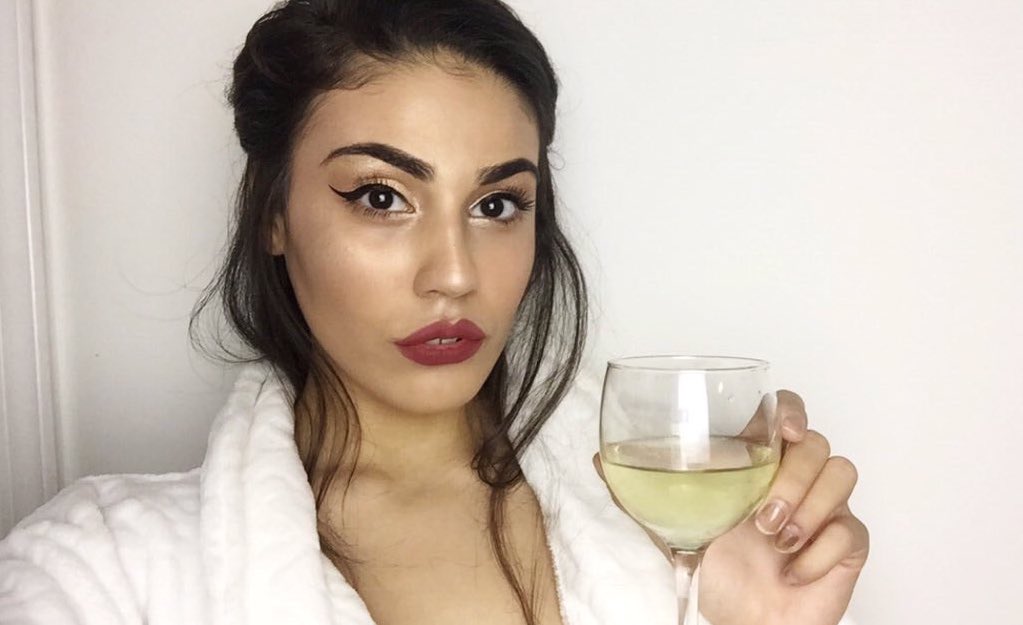 candylxve's tweet image. Don’t let the devil take you out for dinner.