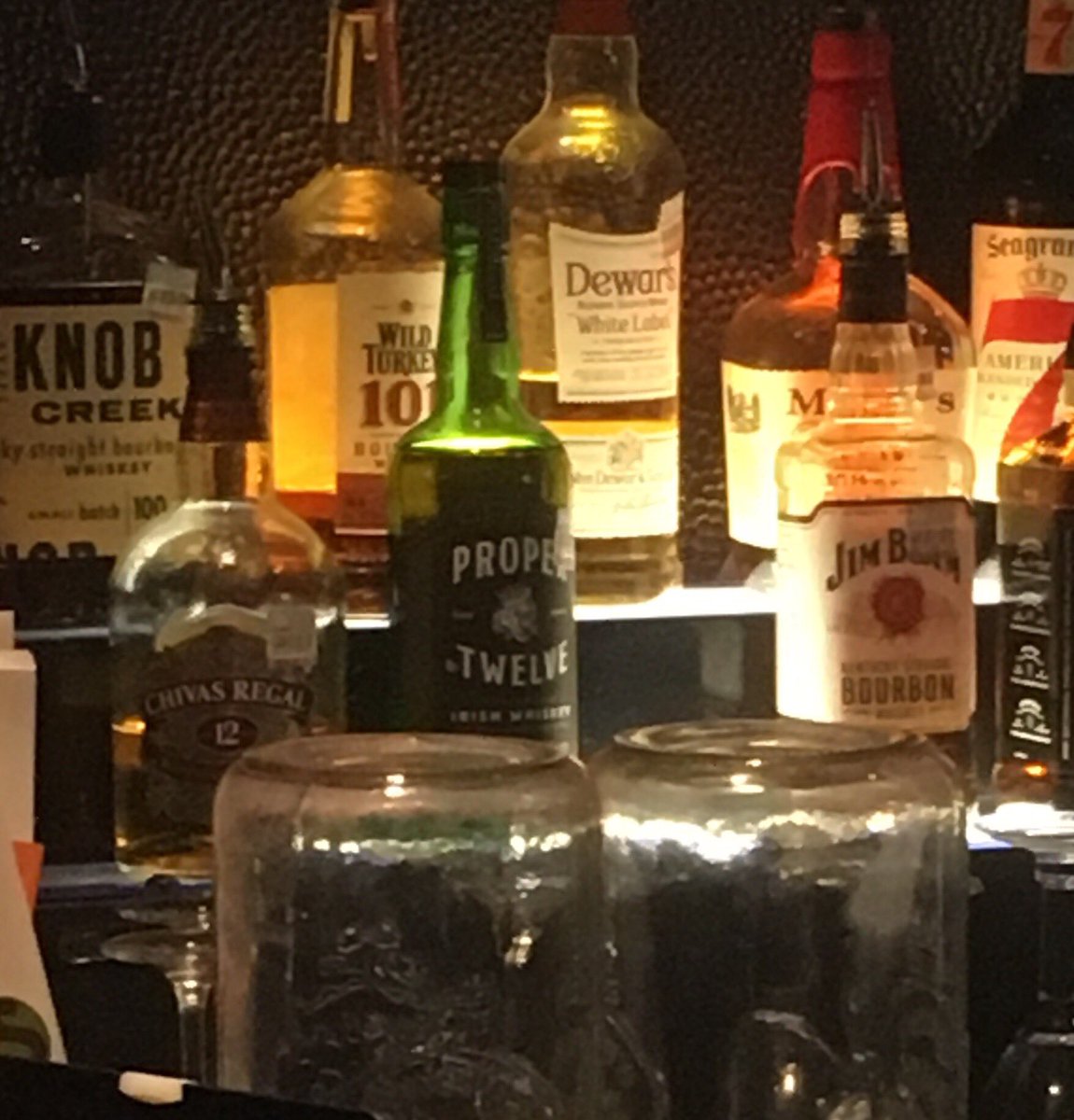 LagsMMA's tweet image. The have fookin #propertwelve at @Chilis now. Sounds like red panty night to me! 🥃